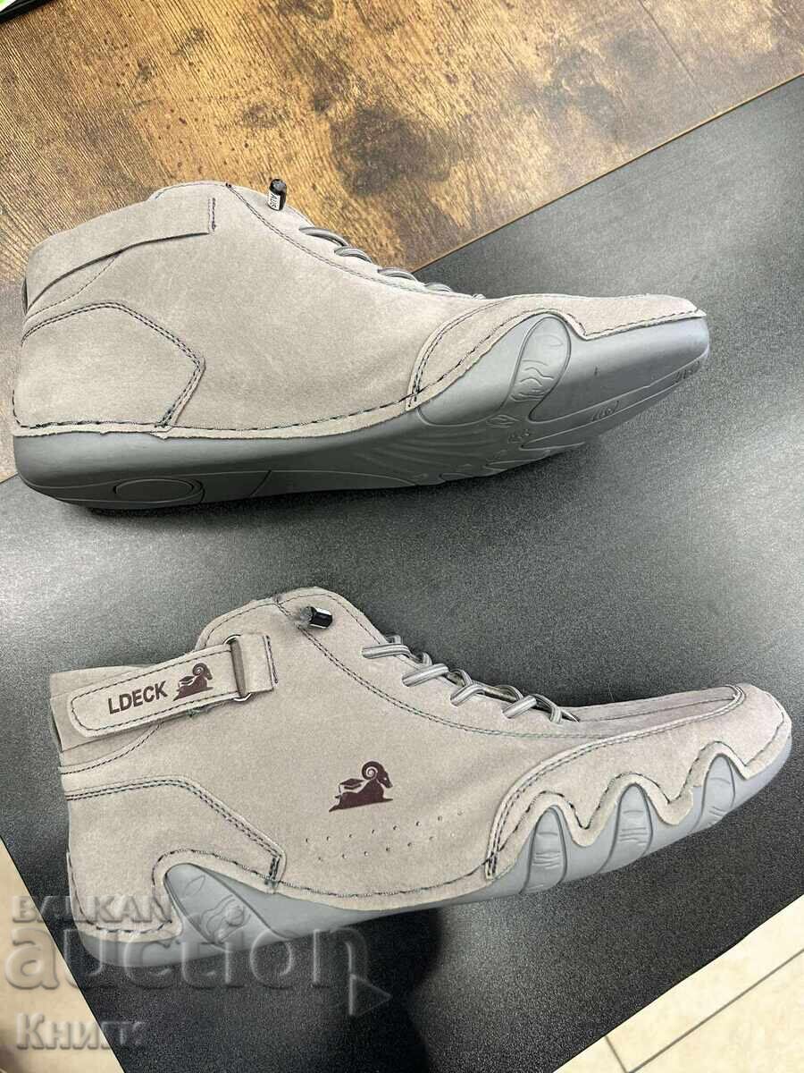 Auction LDECK Shoes - Size 42 - New Auction LDECK Shoes - Size 42 - New