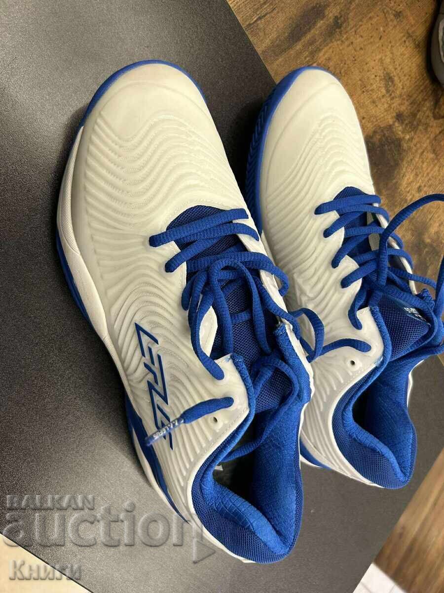 Licitație Adidași LEFUS - număr 43 - noi