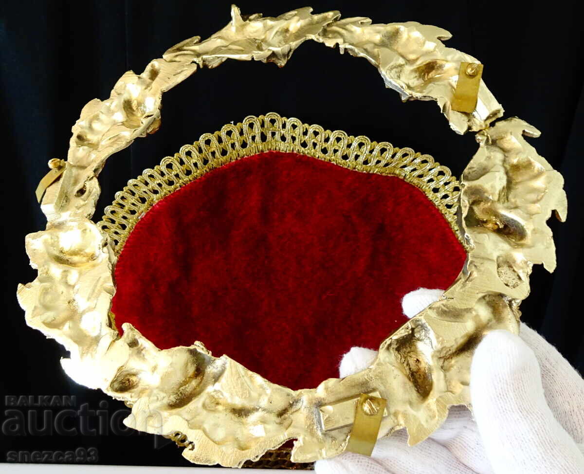 Auction Bronze wreath, bronze frame with embossed flowers Auction Bronze wreath, bronze frame with embossed flowers