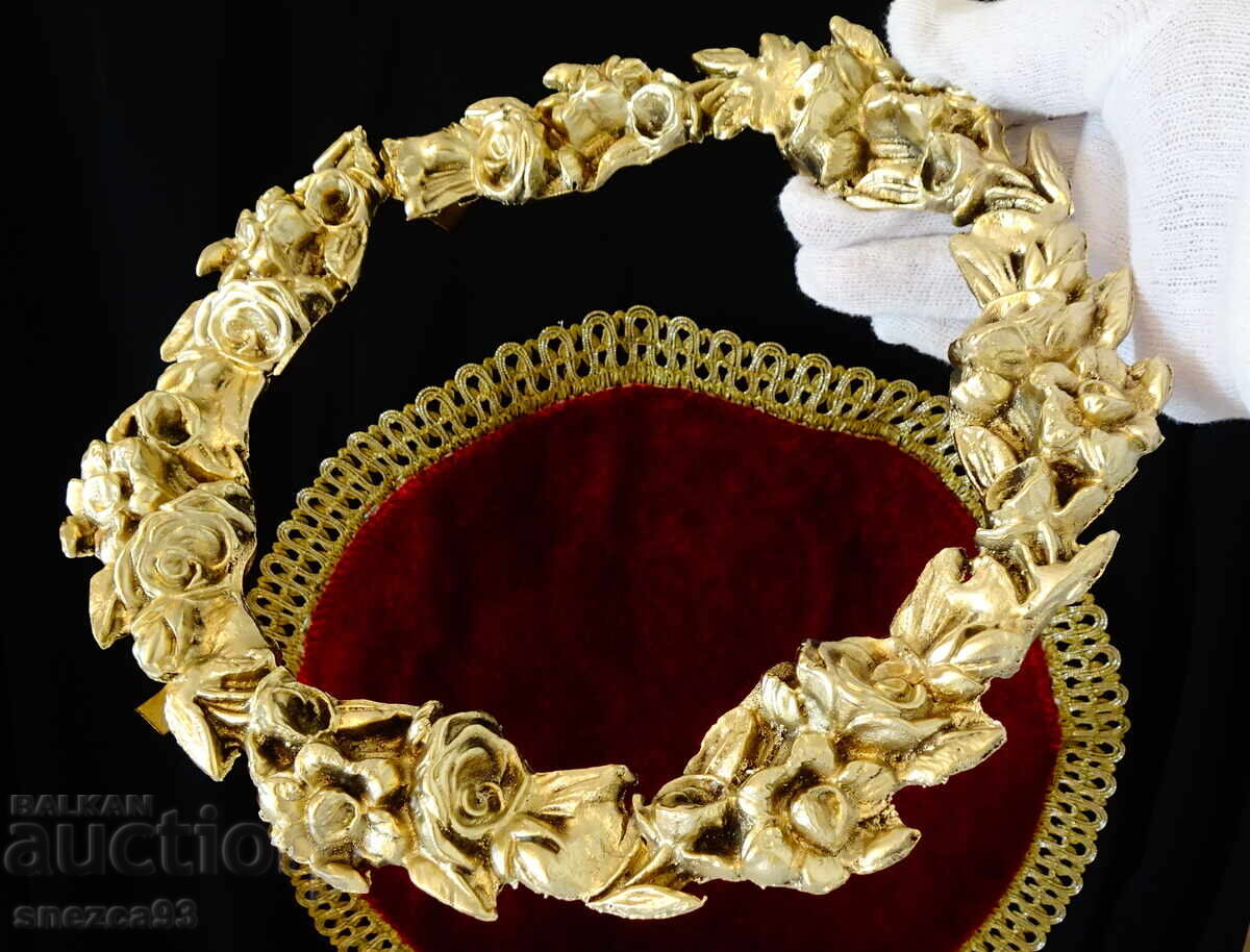 Bronze wreath, bronze frame with embossed flowers - 6 Bronze wreath, bronze frame with embossed flowers - 6