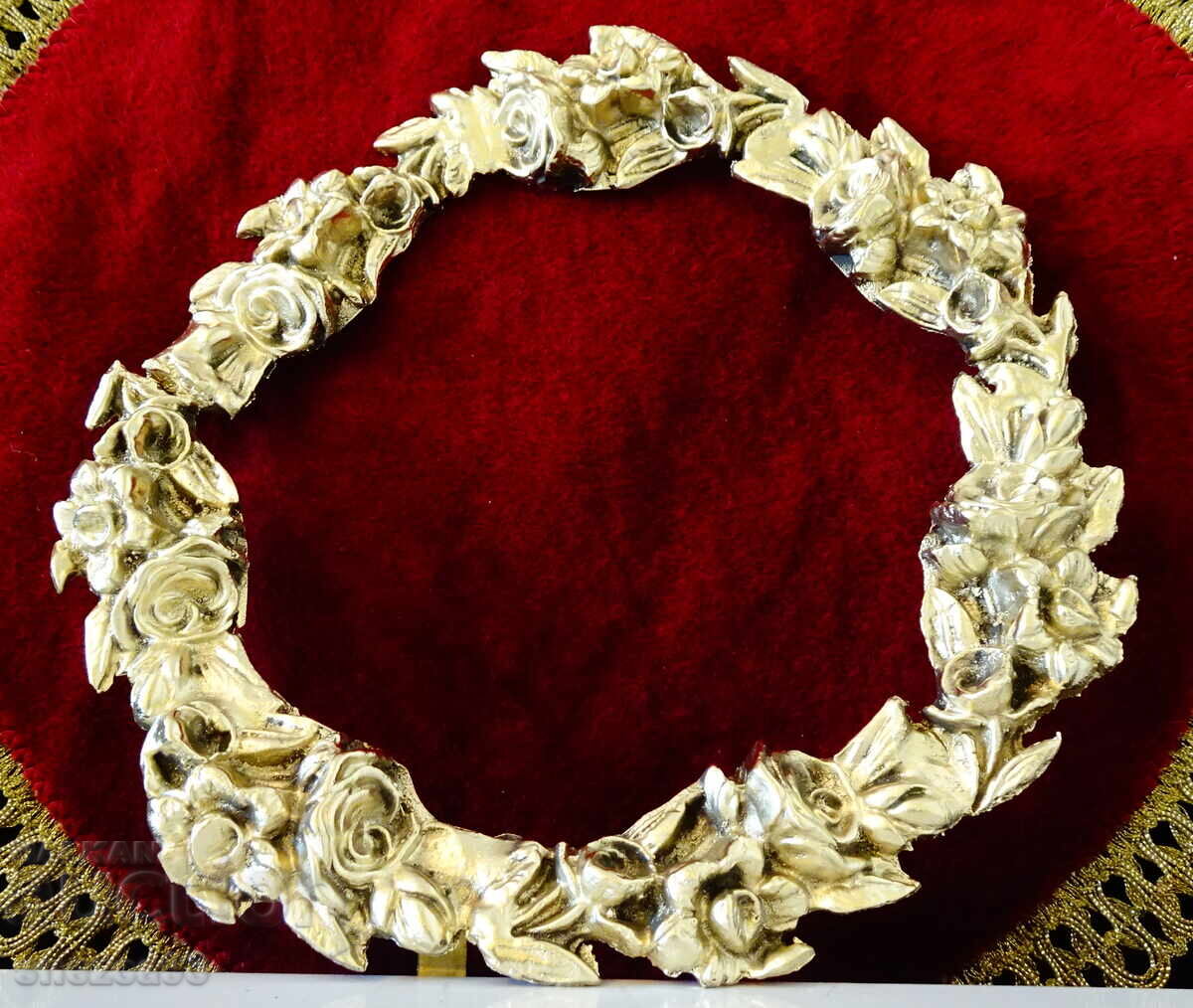 Bronze wreath, bronze frame with embossed flowers - 7 Bronze wreath, bronze frame with embossed flowers - 7