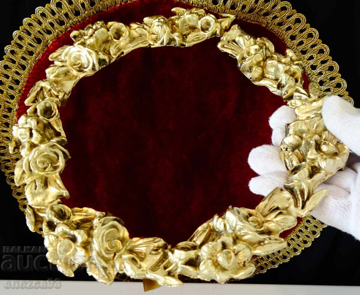 Bronze wreath, bronze frame with embossed flowers Bronze wreath, bronze frame with embossed flowers