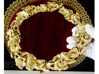 Coroană de bronz, ramă de bronz cu flori în relief