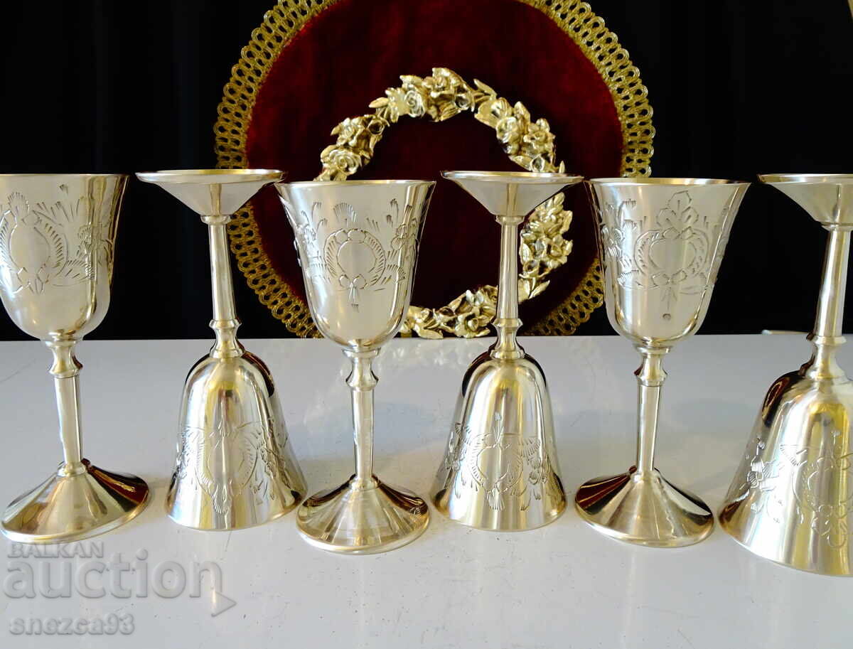 Παράδοση Χάλκινα φλιτζάνια ρακής με υπέροχο μπαρόκ ανάγλυφο