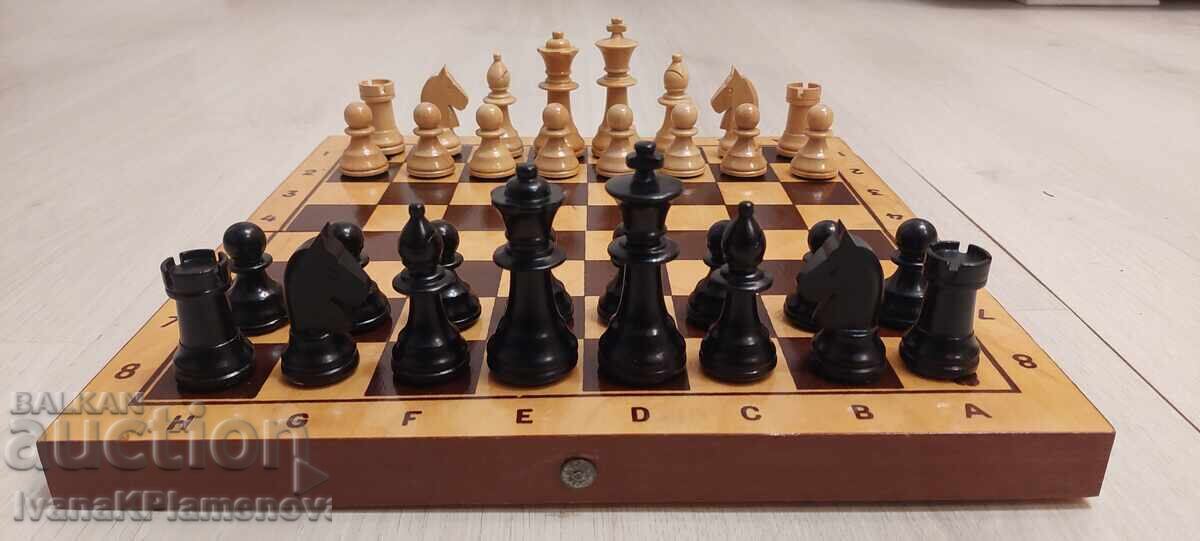 Auction  Chess figures wooden new 30cm