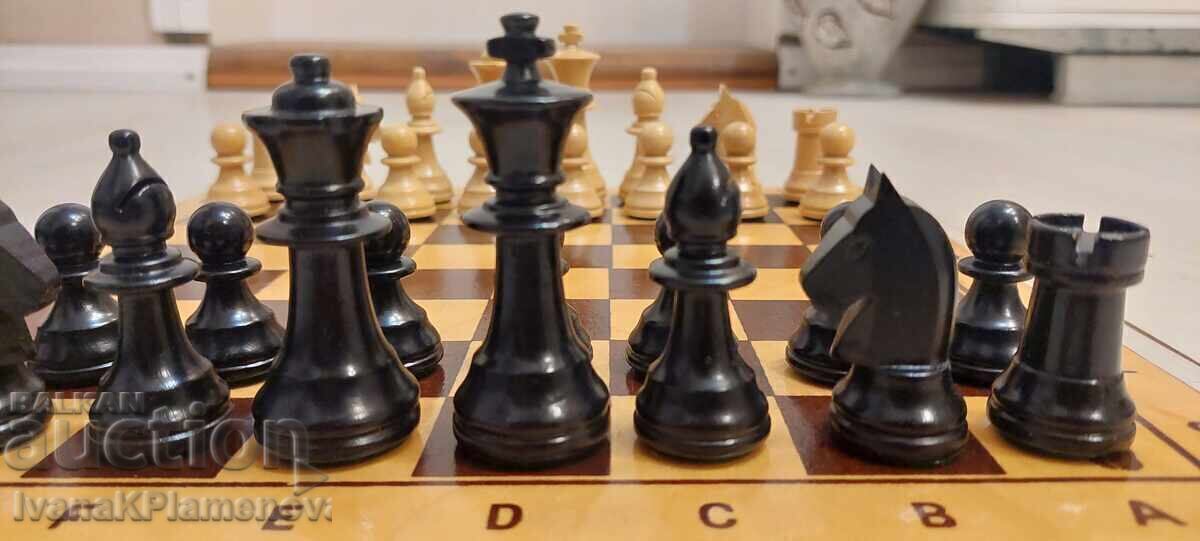 Παράδοση Σκάκι με ξύλινα πιόνια καινούργιο 30εκ