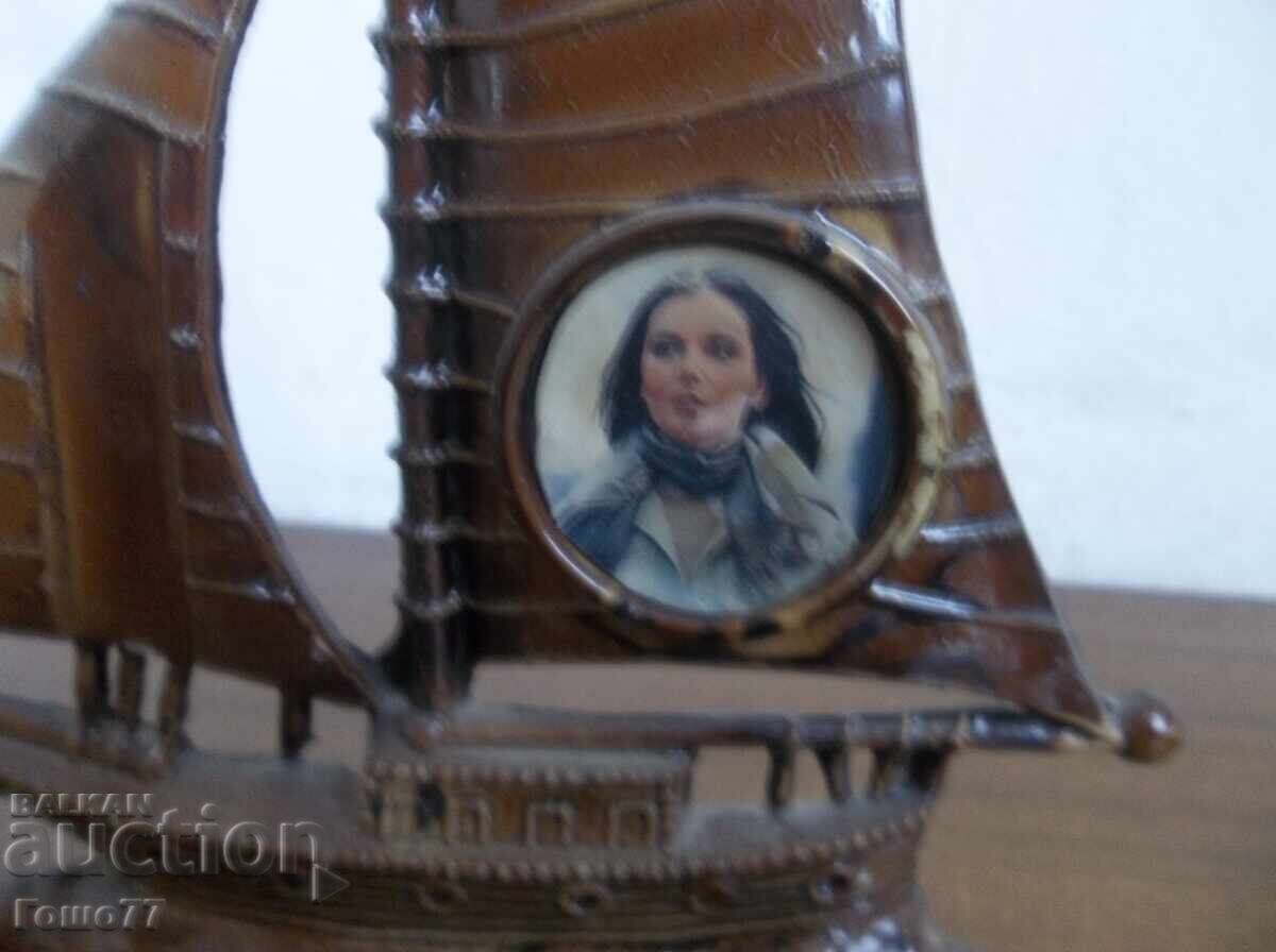 Auction  Ship