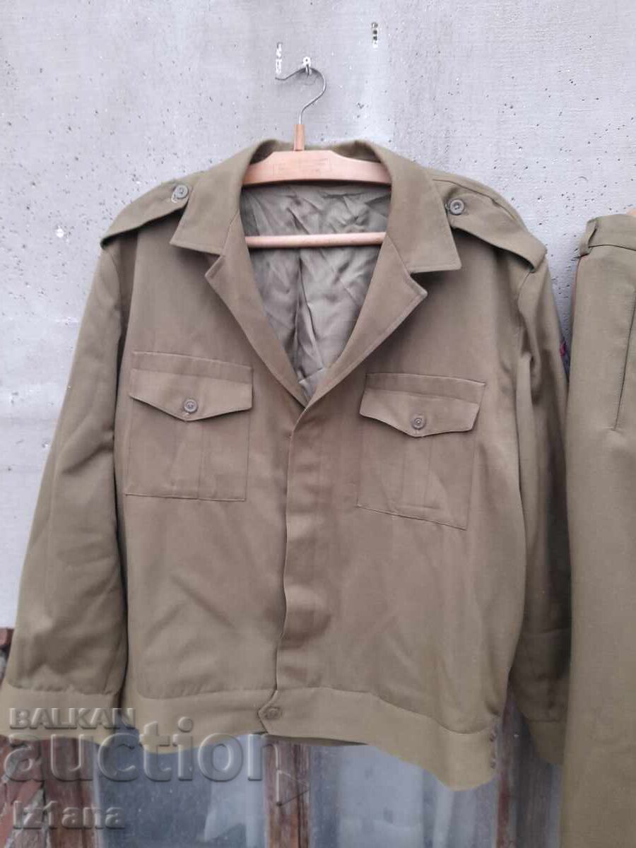 Παλιά στρατιωτική στολή με τιμή 290.00 BGN | € 148.27