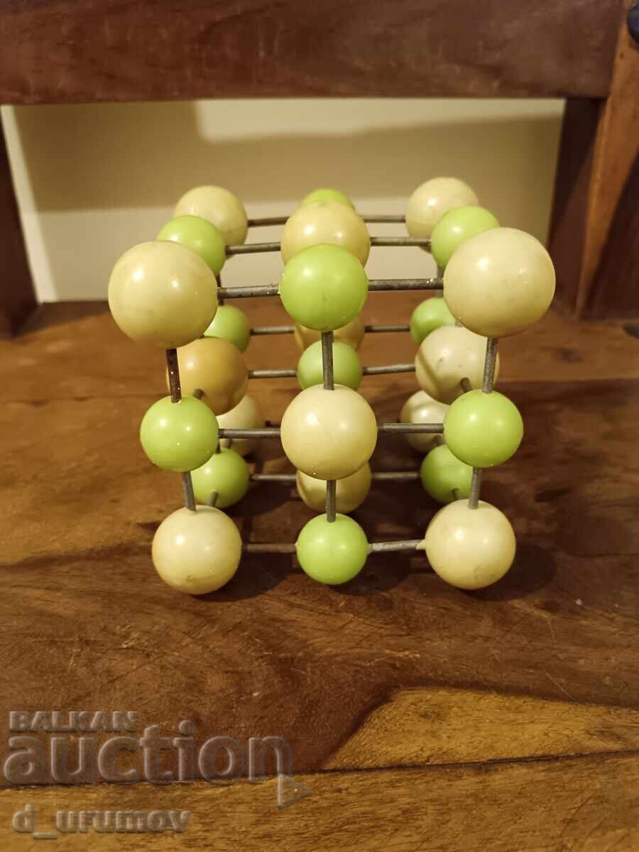Licitație Model spațial vintage al unei molecule/rețea cristalină