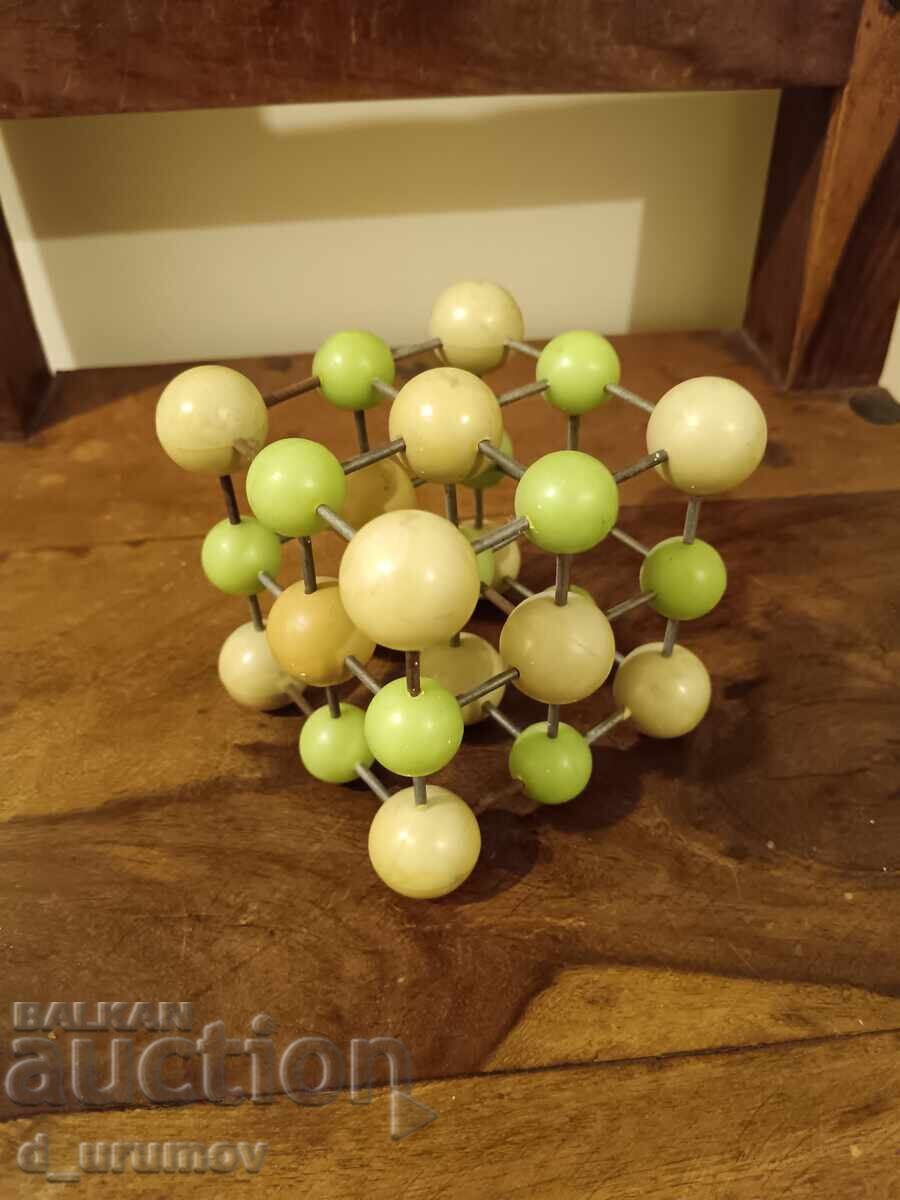 Model spațial vintage al unei molecule/rețea cristalină - 5