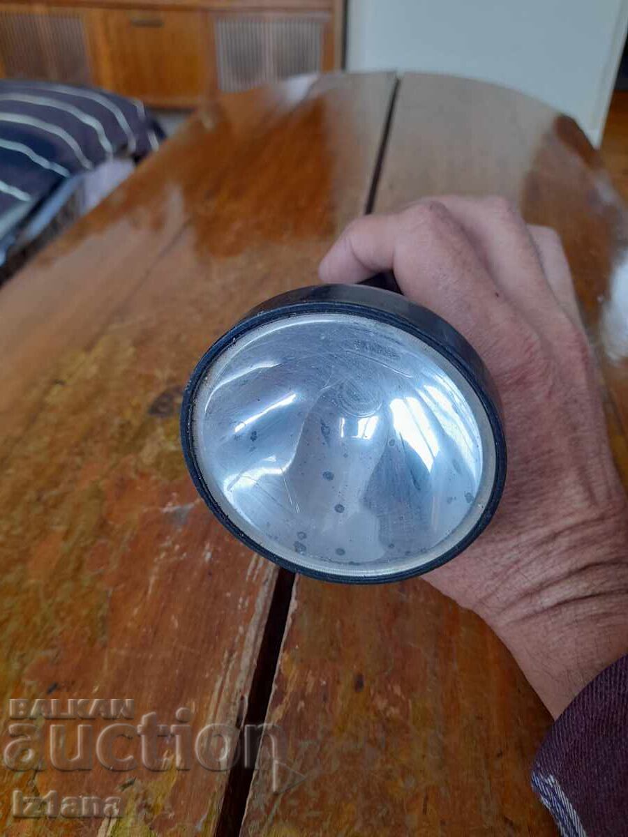 Παλιό φακός με μπαταρίες με τιμή 27.00 BGN | € 13.80 Παλιό φακός με μπαταρίες με τιμή 27.00 BGN | € 13.80