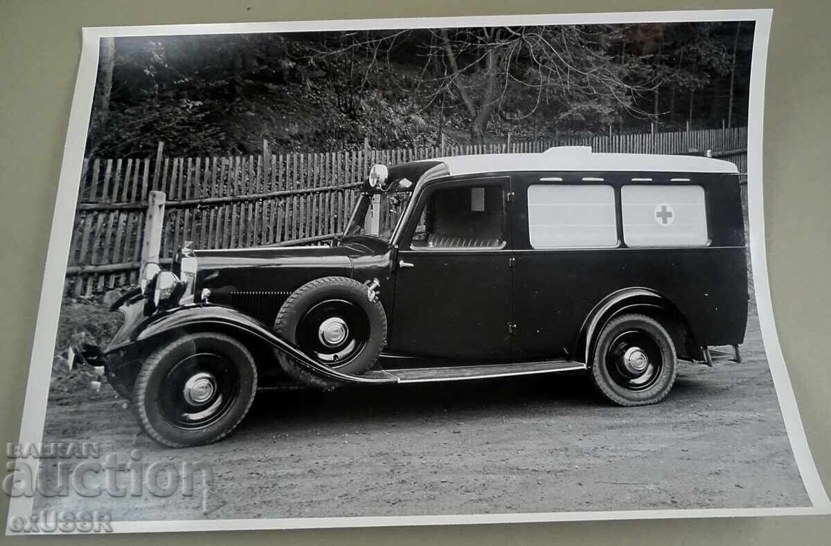 Παλιά φωτογραφία ασθενοφόρου, ίσως Rolls Royce με τιμή € 15.34 | 30.00 BGN