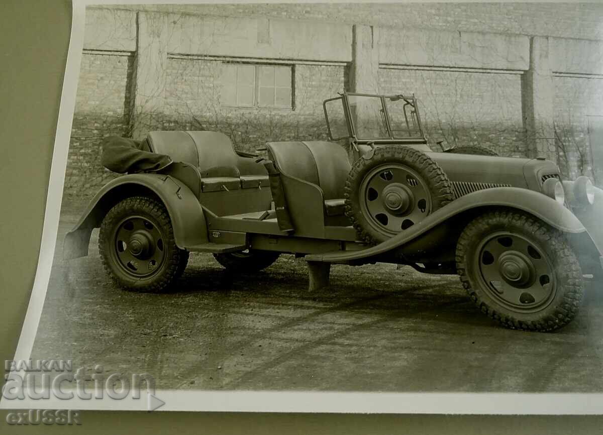 Παράδοση Παλιά φωτογραφία γερμανικού τζιπ αυτοκινήτου από τον Β' Παγκόσμιο Πόλεμο Παράδοση Παλιά φωτογραφία γερμανικού τζιπ αυτοκινήτου από τον Β' Παγκόσμιο Πόλεμο