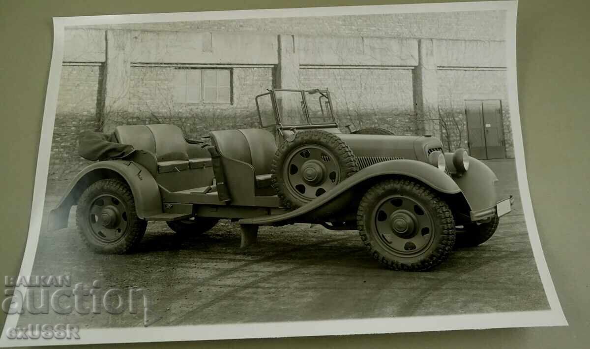 Fotografie veche cu jeep german din Al Doilea Război Mondial - 5