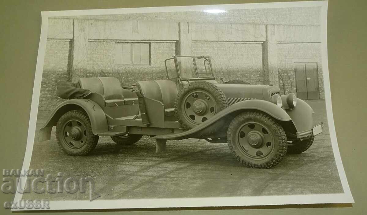 Παλιά φωτογραφία γερμανικού τζιπ αυτοκινήτου από τον Β' Παγκόσμιο Πόλεμο Παλιά φωτογραφία γερμανικού τζιπ αυτοκινήτου από τον Β' Παγκόσμιο Πόλεμο