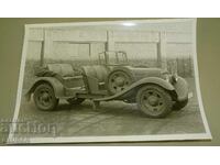 Παλιά φωτογραφία γερμανικού τζιπ αυτοκινήτου από τον Β' Παγκόσμιο Πόλεμο