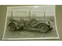 Fotografie veche cu jeep german din Al Doilea Război Mondial