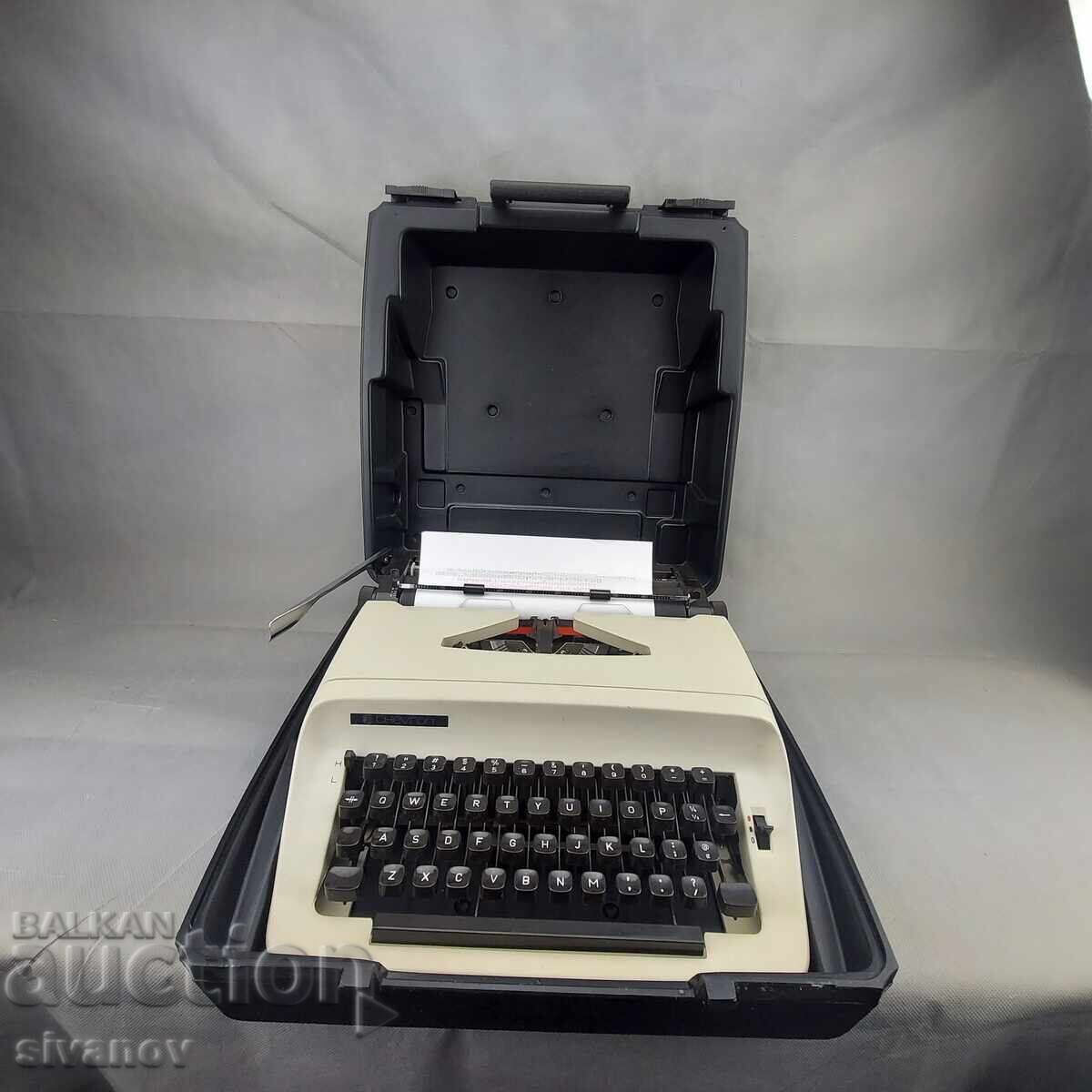 Old Chevron typewriter, made in Japan #3312 Old Chevron typewriter, made in Japan #3312