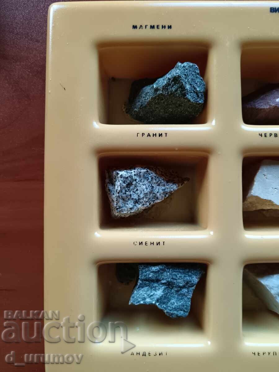 Colecție veche de manuale de geografie – „Tipuri de roci” cu preț 20.00 BGN | € 10.23