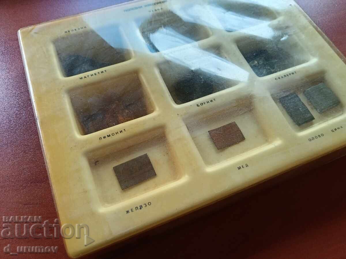 Veche colecție de manuale de geografie – „Minerale utile - Minereuri" - 6