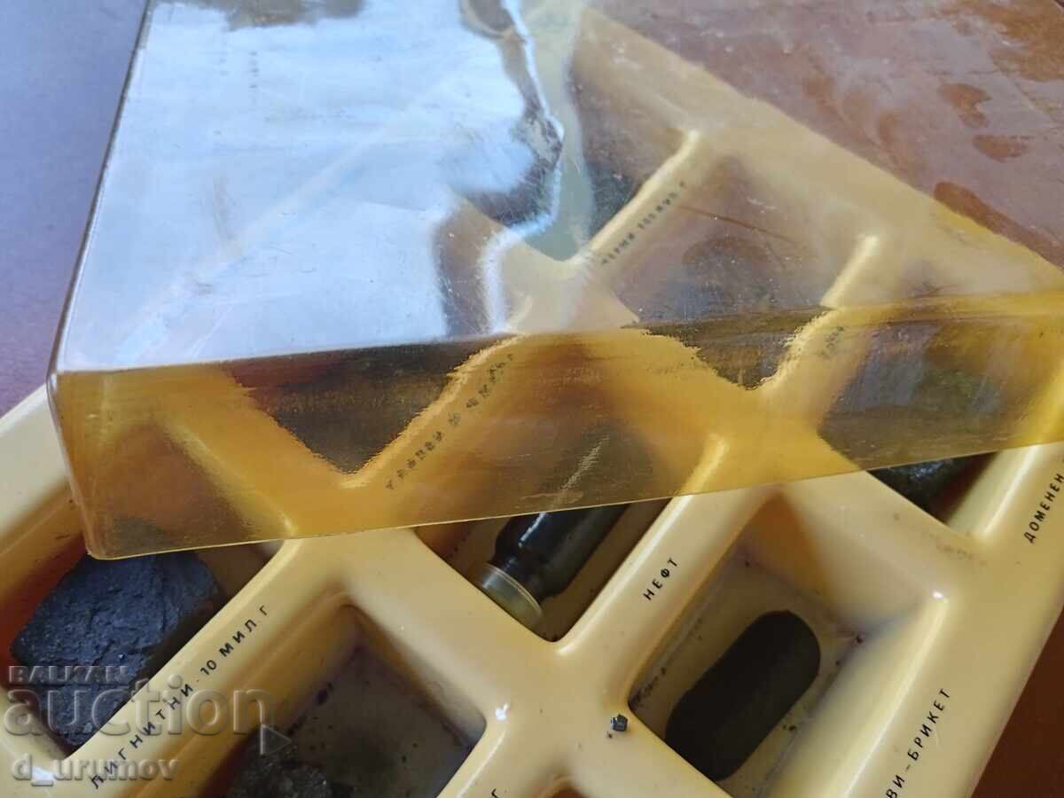 Colecție veche de manuale de geografie – „Resurse minerale – Cărbune" - 5