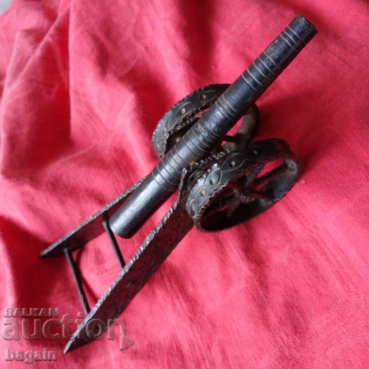 Tun de fier cu preț 80.00 BGN | € 40.90