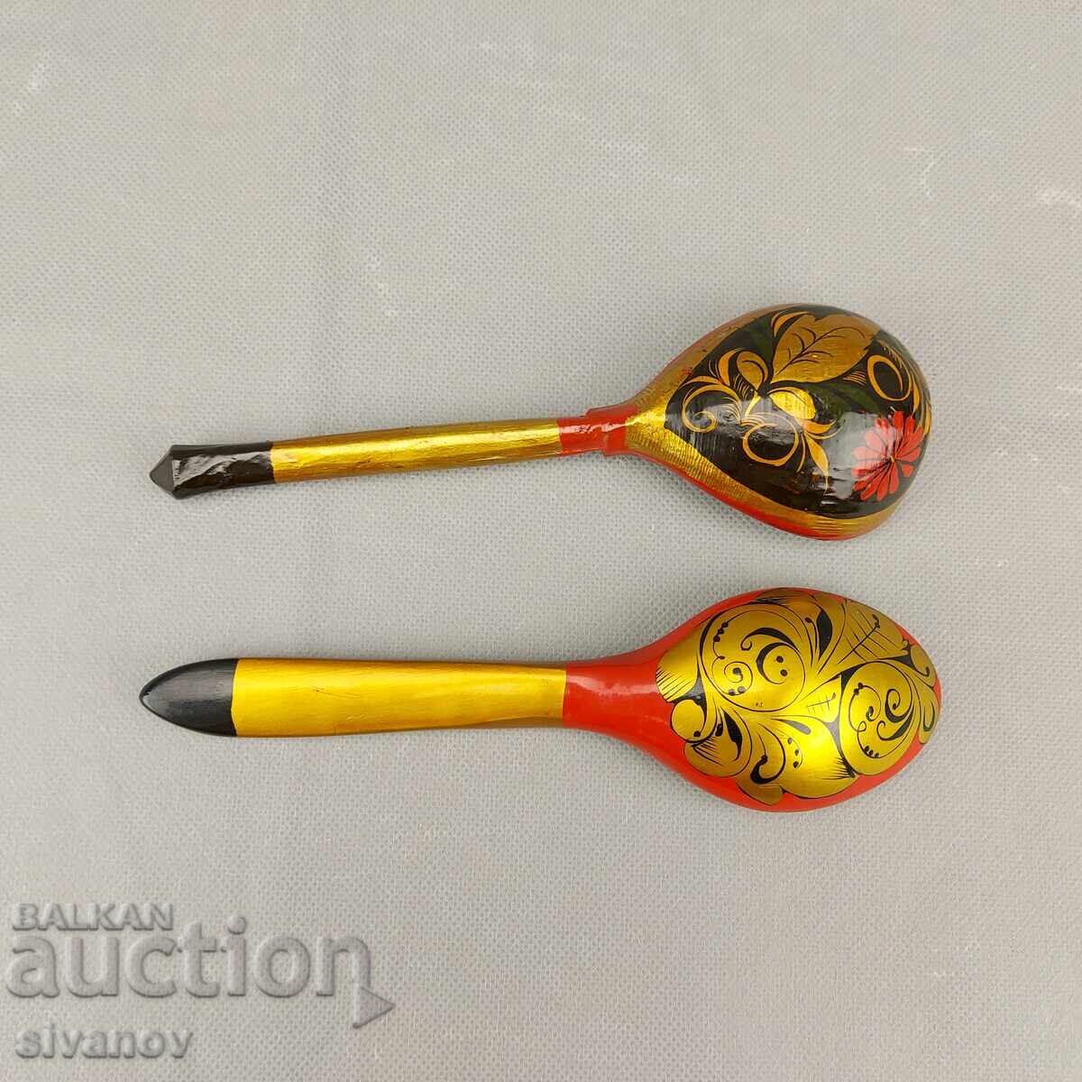 Licitație Set vechi pictat manual, din lemn, format din două linguri #3582