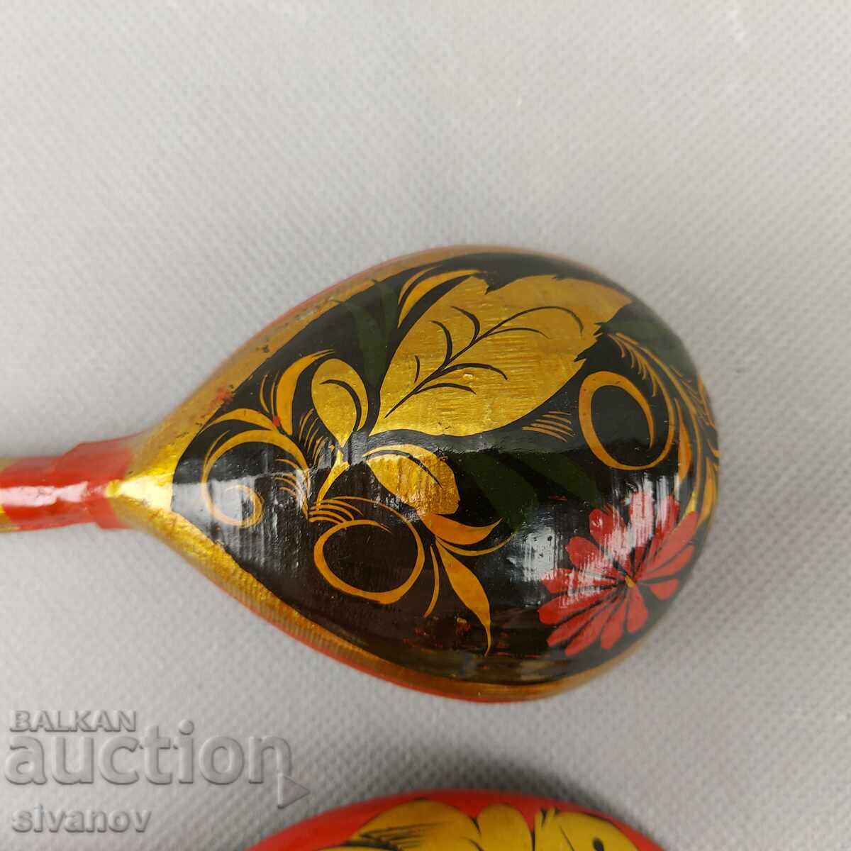 Livrarea Set vechi pictat manual, din lemn, format din două linguri #3582