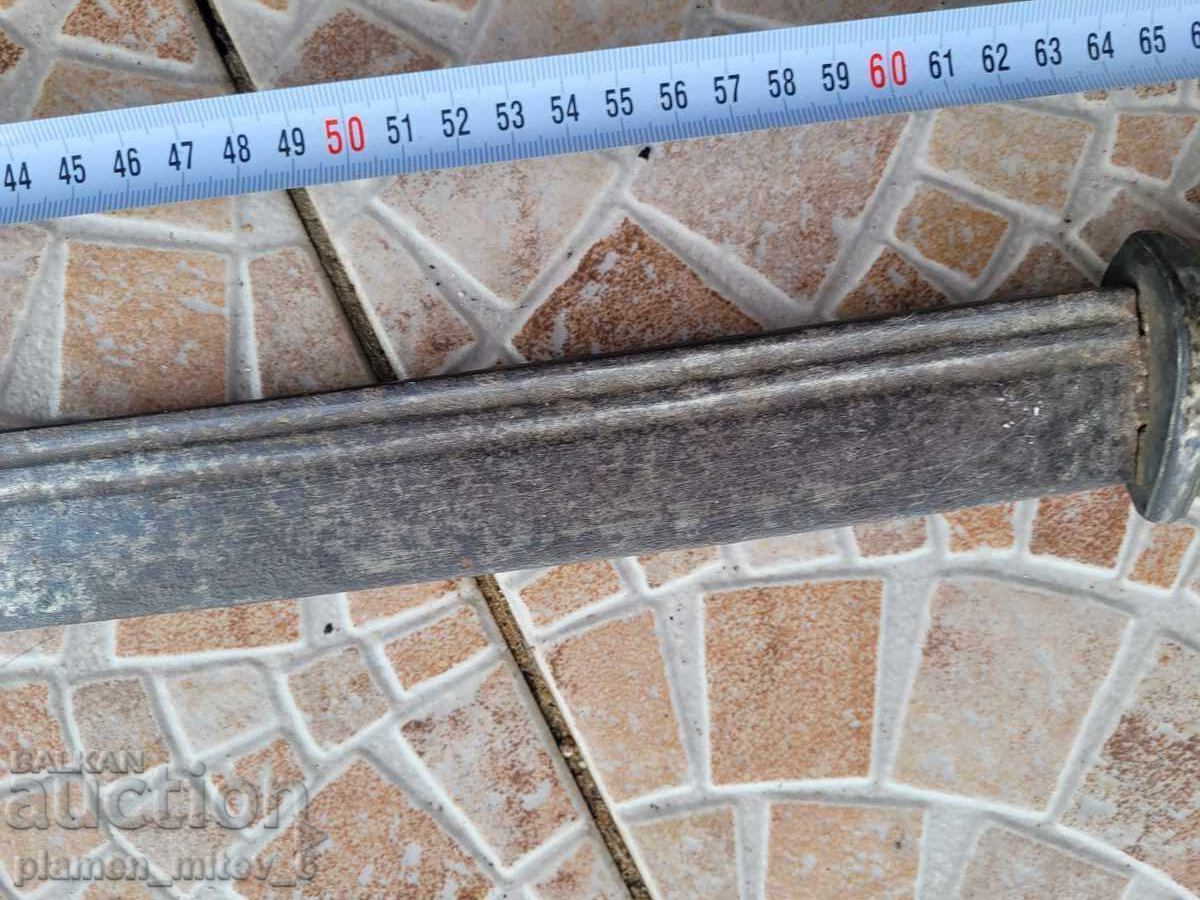 Livrarea sabie, sabie, castan