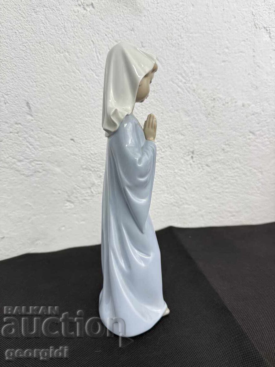 Delivery of Spanish porcelain figure by Lladro NAO. No. 7554