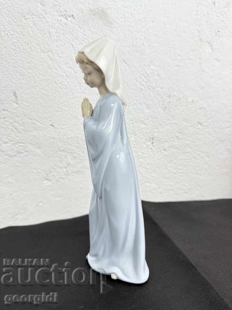 Spanish porcelain figure by Lladro NAO. No. 7554 - 6