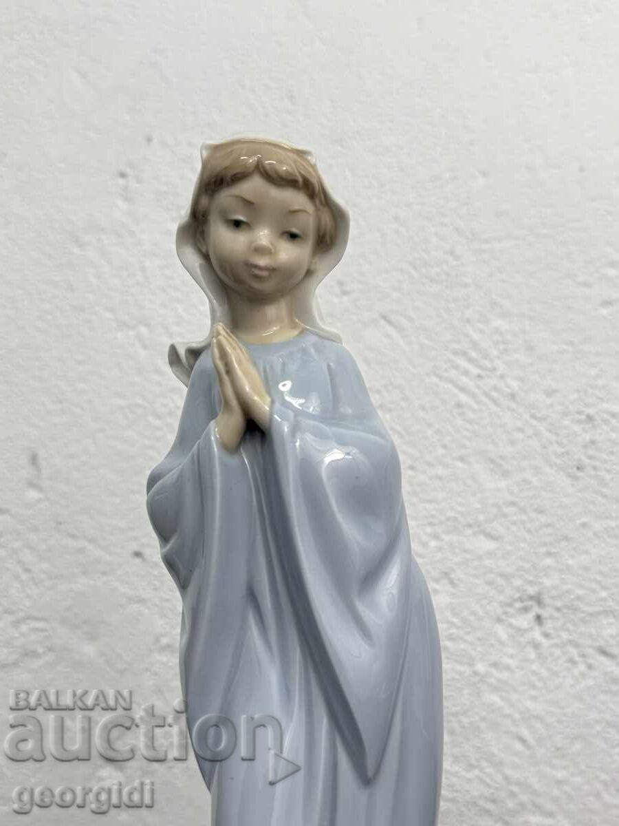 Spanish porcelain figure by Lladro NAO. No. 7554 - 7