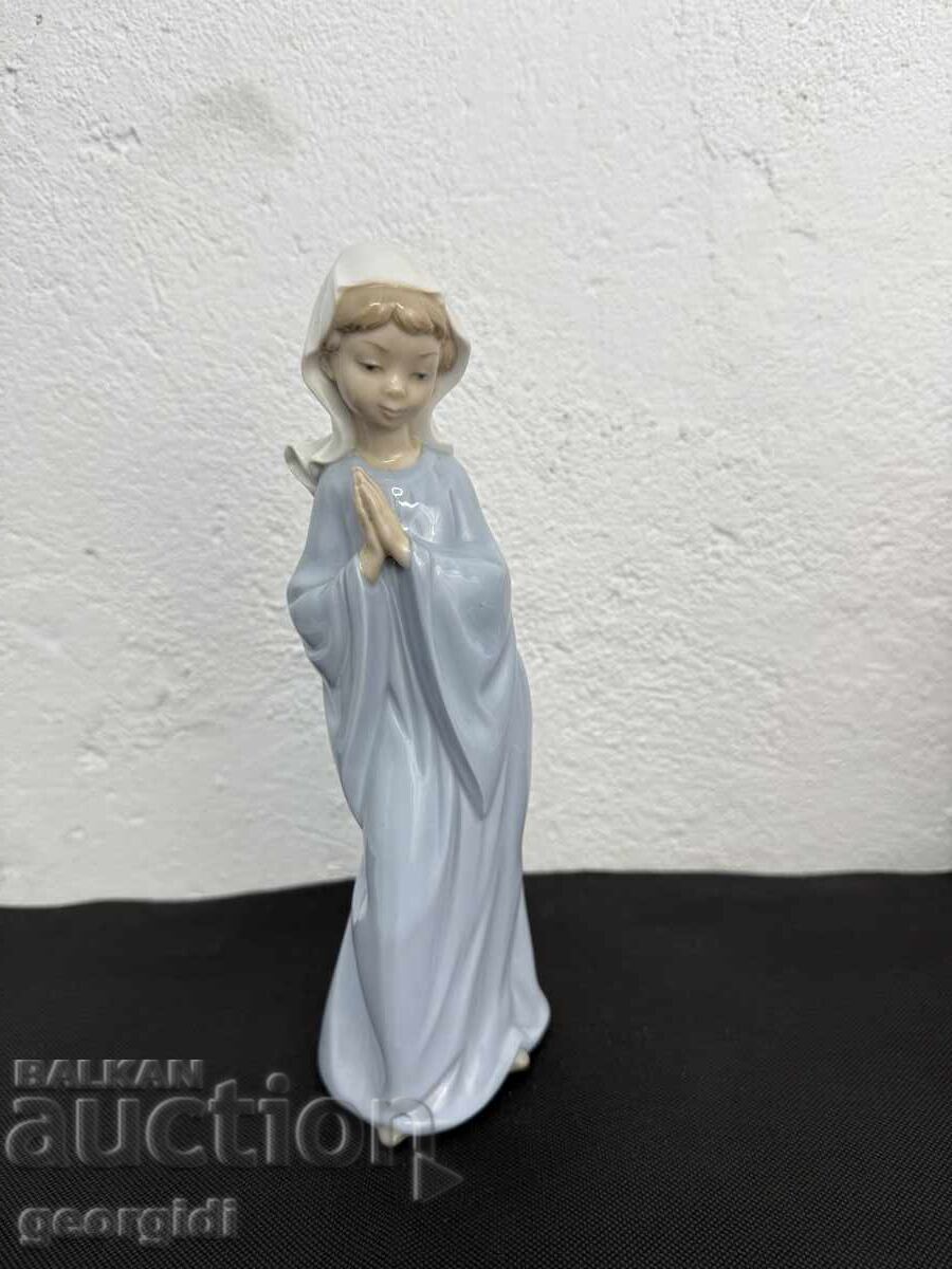 Spanish porcelain figure by Lladro NAO. No. 7554