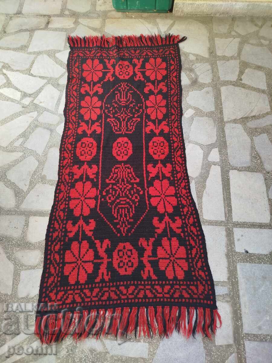 Covoraș din lână tricotat manual