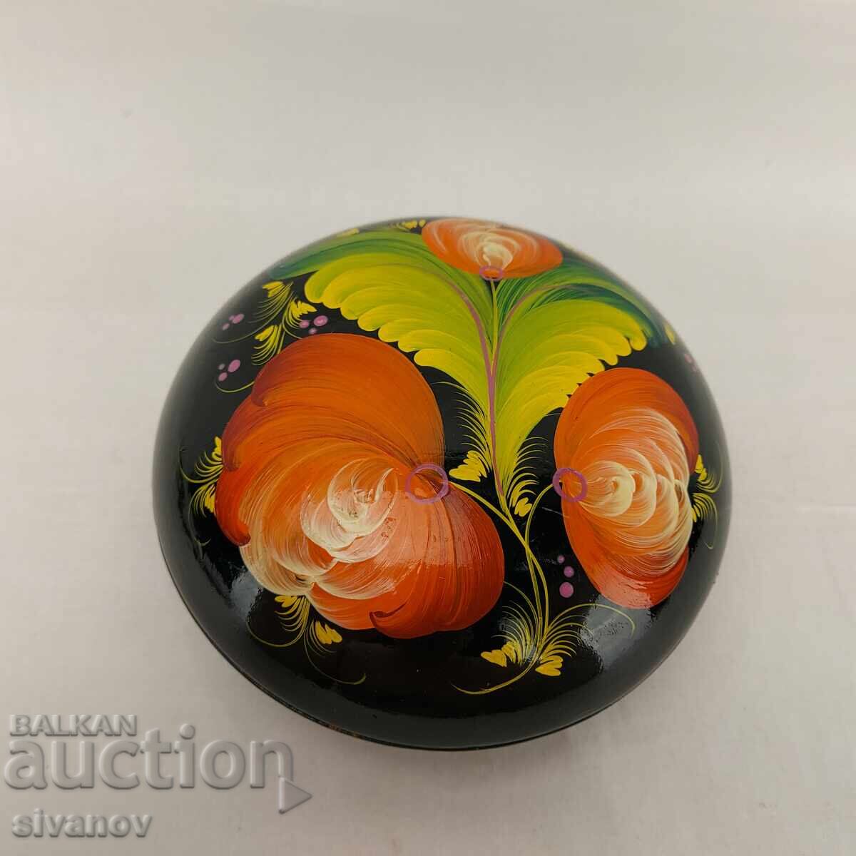 Cutie rotundă veche din lemn rusesc pentru bijuterii, cu lac negru #3675 cu preț 14.99 BGN | € 7.66