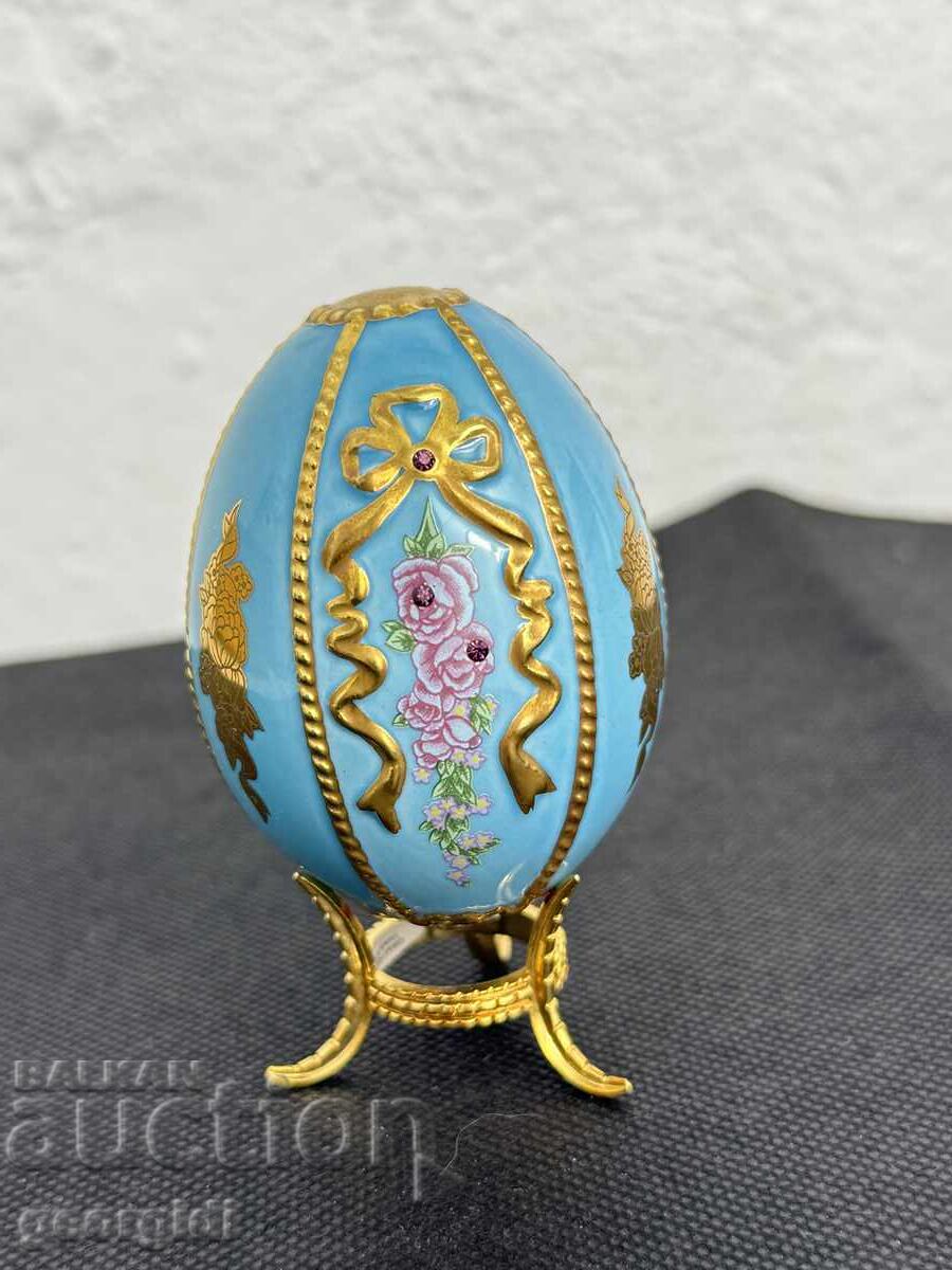 Auction Collectible Porcelain Egg - Franklin Mint. No. 7555 Auction Collectible Porcelain Egg - Franklin Mint. No. 7555