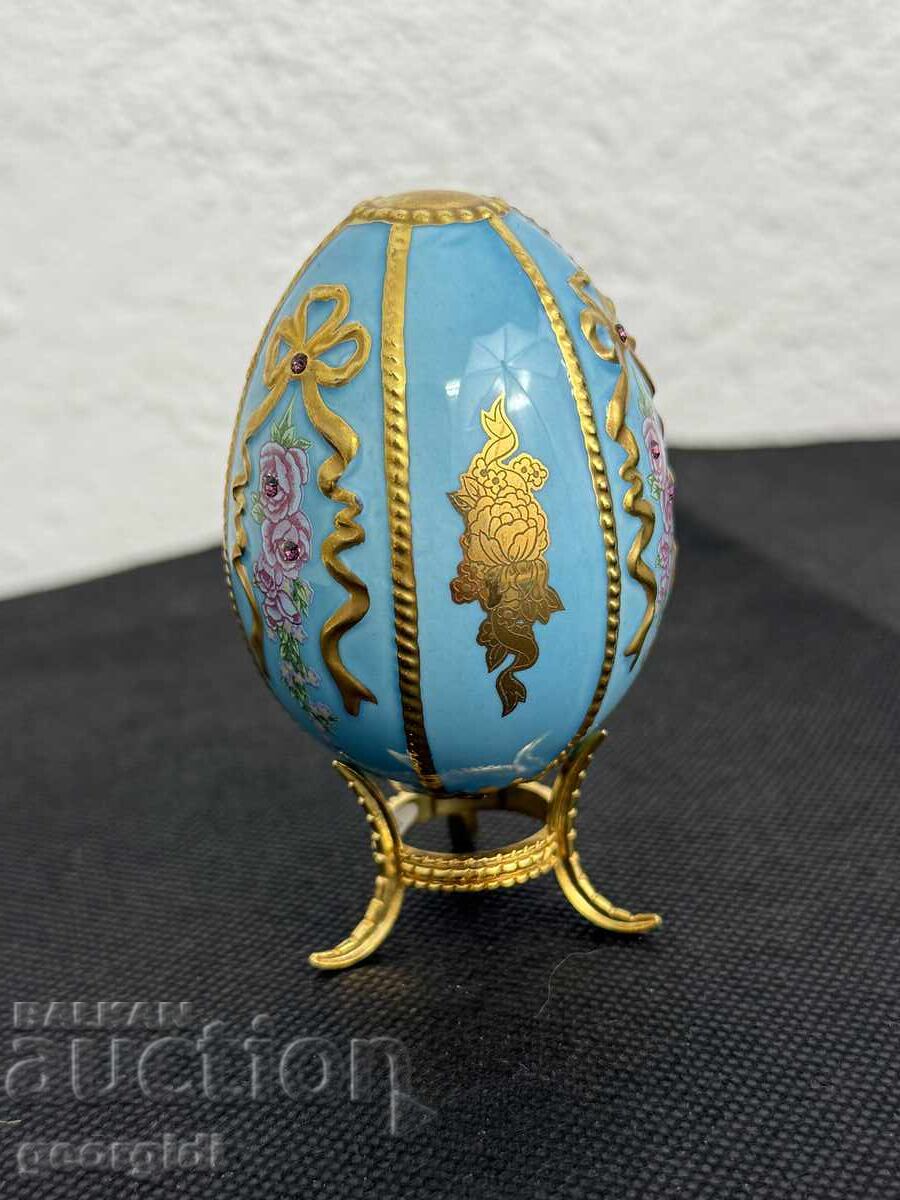 Delivery of Collectible Porcelain Egg - Franklin Mint. No. 7555 Delivery of Collectible Porcelain Egg - Franklin Mint. No. 7555