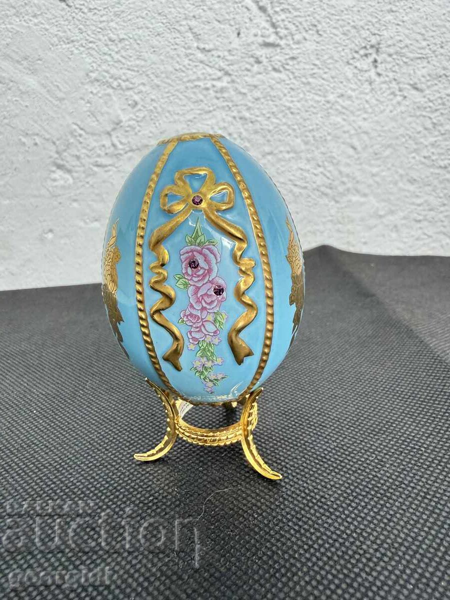 Collectible Porcelain Egg - Franklin Mint. No. 7555 Collectible Porcelain Egg - Franklin Mint. No. 7555