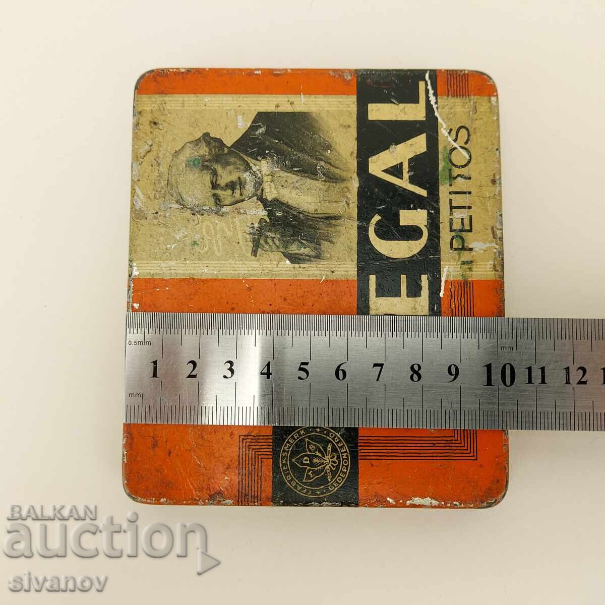 Empty Regal Petitos Vintage Cigarette Metal Box #4250 - 6