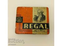 Cutie metalică goală pentru țigări Regal Petitos Vintage #4250