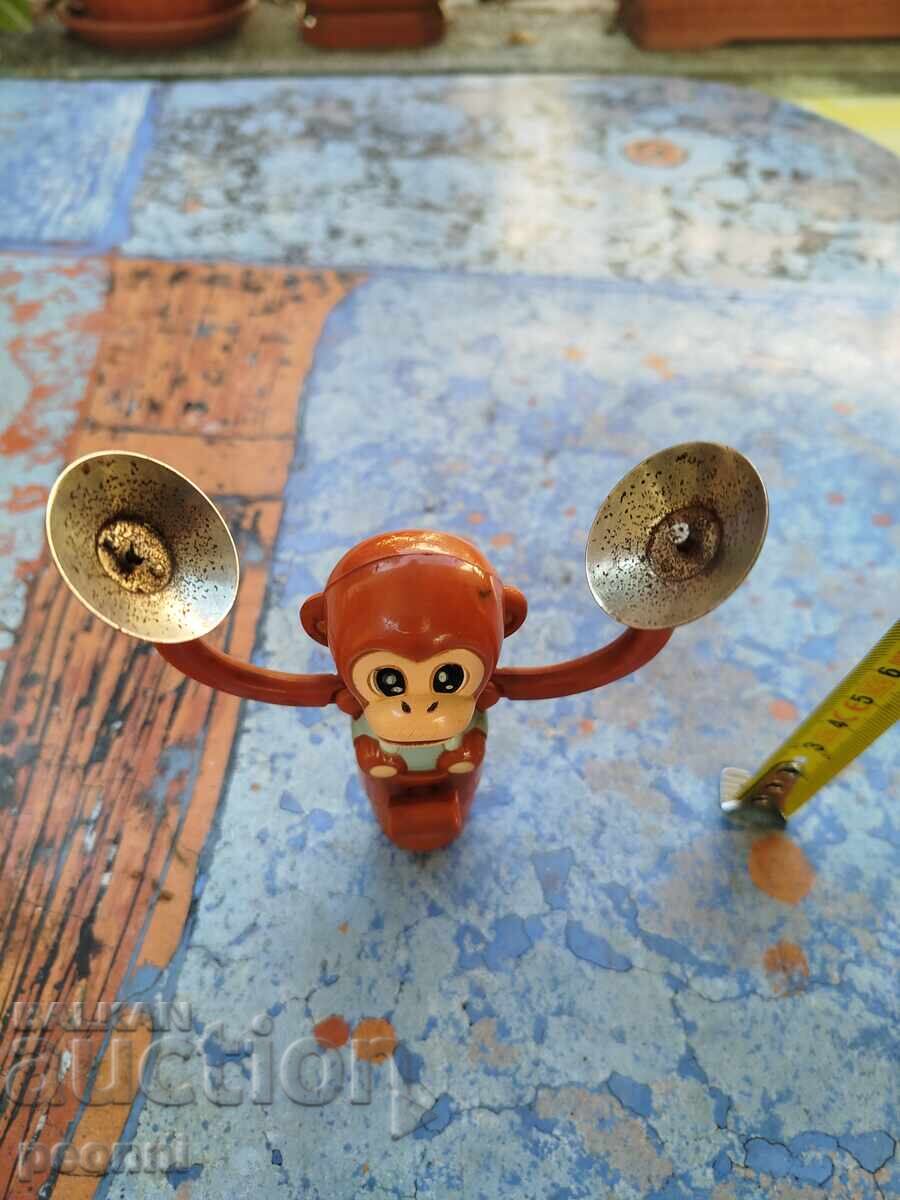 Jucărie veche pentru copii - maimuță cu cinele cu preț 25.00 BGN | € 12.78 Jucărie veche pentru copii - maimuță cu cinele cu preț 25.00 BGN | € 12.78