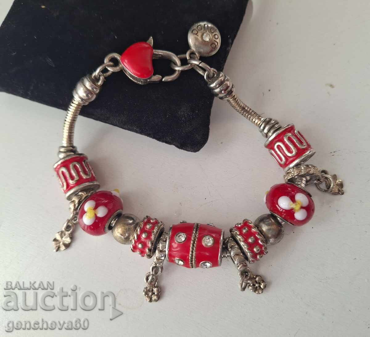 Brățară vintage Pandora cu mărgele groase roșii și argintii cu preț 80.00 BGN | € 40.90 Brățară vintage Pandora cu mărgele groase roșii și argintii cu preț 80.00 BGN | € 40.90