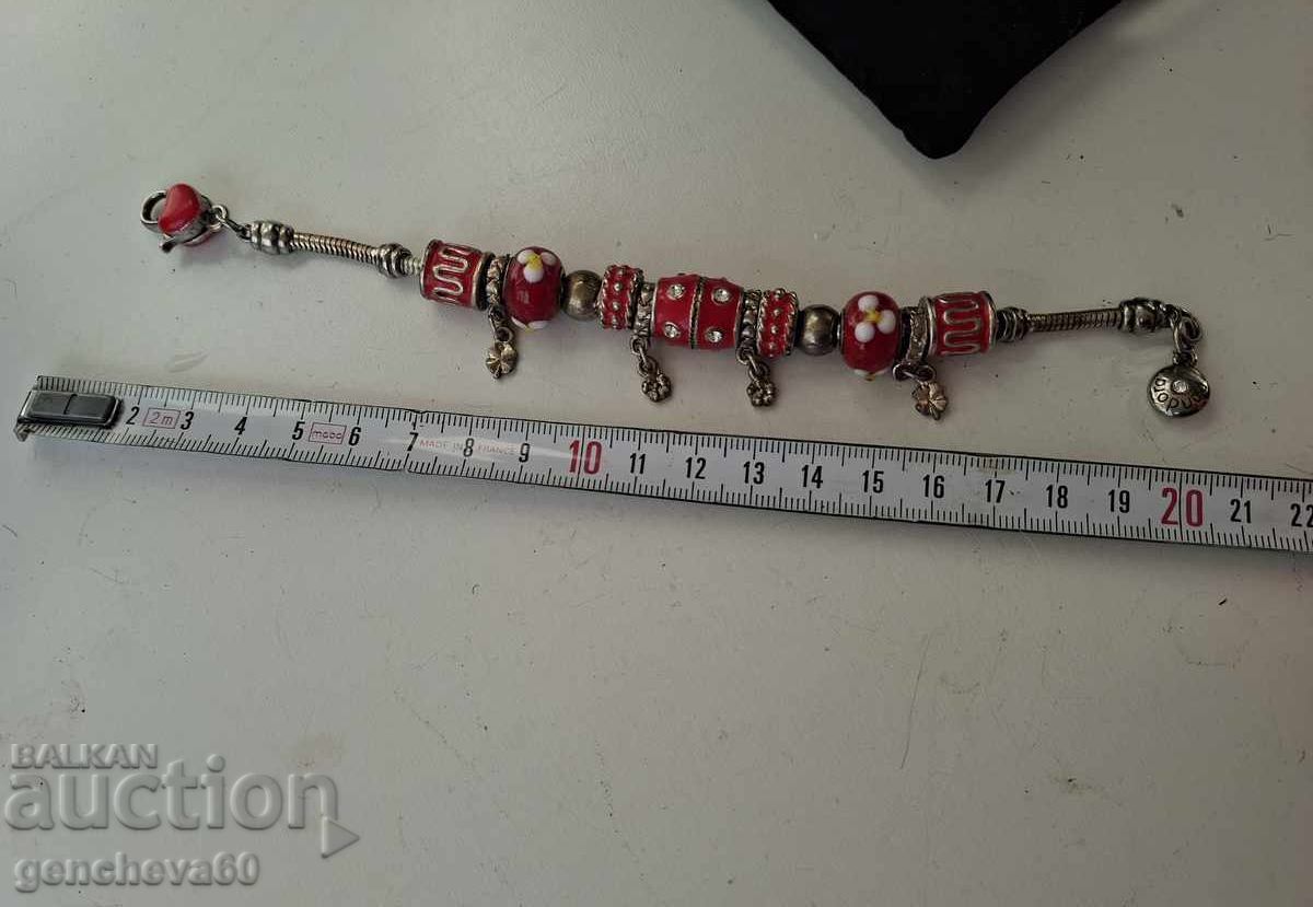 Licitație Brățară vintage Pandora cu mărgele groase roșii și argintii Licitație Brățară vintage Pandora cu mărgele groase roșii și argintii