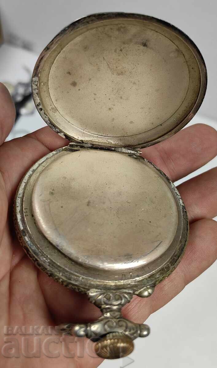 Livrarea UN CEAS DE BUZUNAR REGULATOR IMENS CU CARCASĂ FRUMOASĂ NU FUNCȚIONEAZĂ Livrarea UN CEAS DE BUZUNAR REGULATOR IMENS CU CARCASĂ FRUMOASĂ NU FUNCȚIONEAZĂ