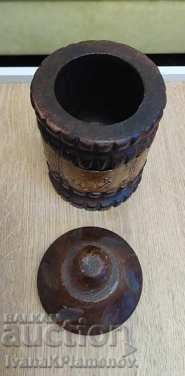 Дърворезба кутия за ценители с цена € 18.41 | 36.01 лв.