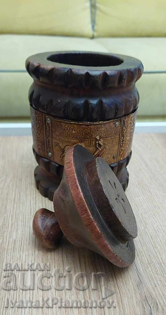 Auction  Woodcarving box for connoisseurs