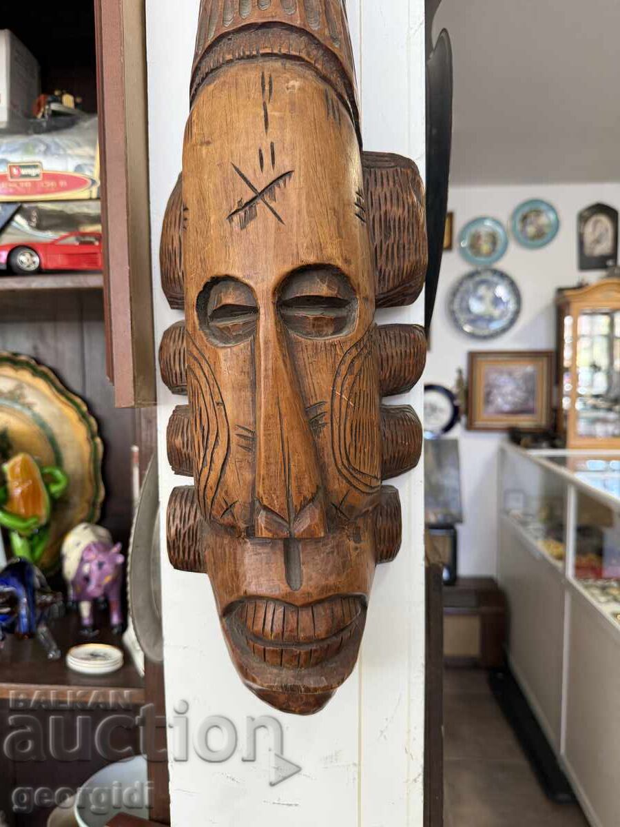 Masca / figură din lemn africană. №7557 cu preț 65.00 BGN | € 33.23