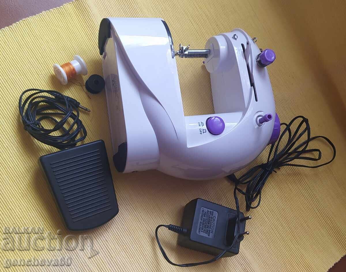Mini sewing machine with pedal and two speeds with price 21.00 BGN | € 10.74