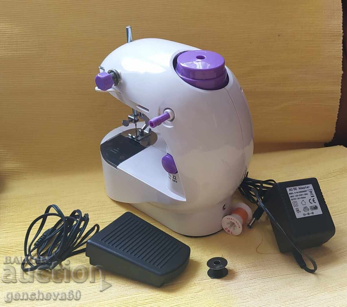 Delivery of Mini sewing machine with pedal and two speeds