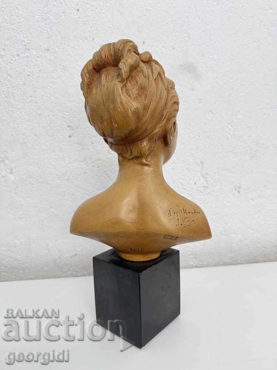 Very elegant 19th-century French terracotta bust of Louise Br - 5